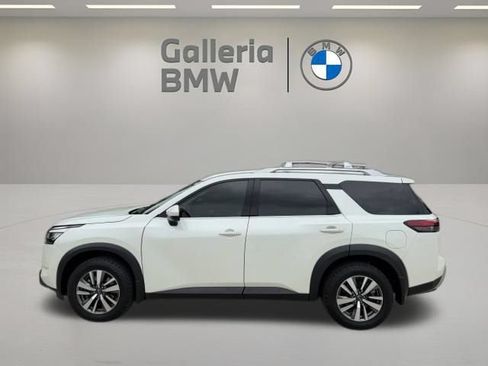 Used 2024 Nissan Pathfinder SL FWD image 10