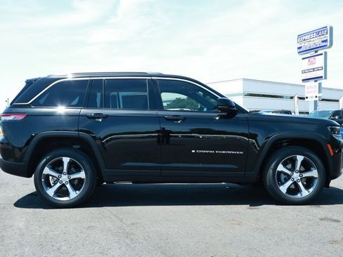 New 2026 Jeep Grand Cherokee Limited RWD image 4