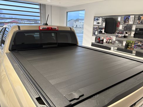 Used 2024 GMC Canyon AT4 w/ AT4 Premium Package image 5