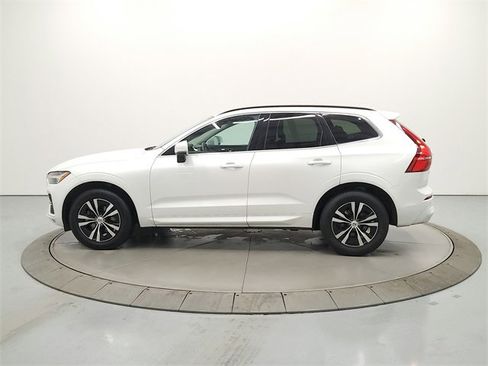 Used 2023 Volvo XC60 B5 Core image 4