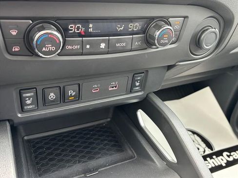 Used 2024 Nissan Frontier SL w/ Technology Package image 16