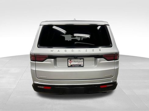 Used 2023 Jeep Wagoneer L Series III w/ Premium Group I AWD/4WD image 8