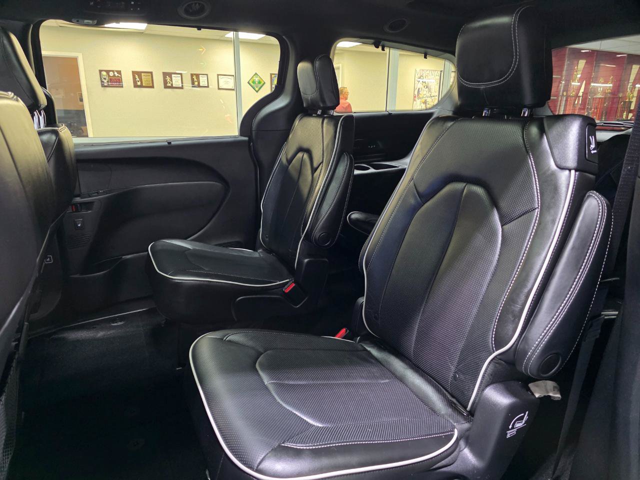 Used 2019 Chrysler Pacifica Limited w/ Advanced Safetytec Group FWD image 19