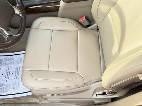 Used 2018 Chevrolet Suburban LT image 14