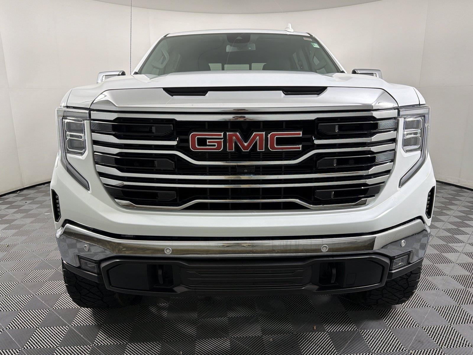 Used 2023 GMC Sierra 1500 SLT w/ SLT Premium Plus Package AWD/4WD image 2