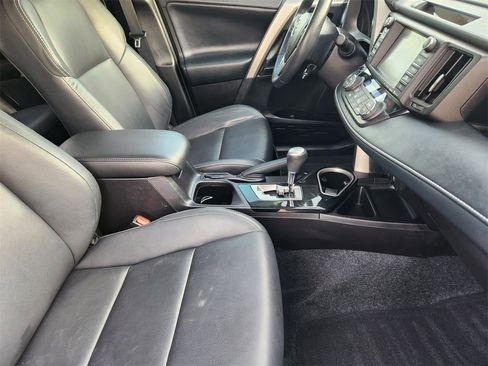 Used 2018 Toyota RAV4 Limited image 13