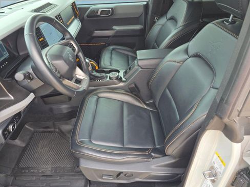 Used 2023 Ford Bronco Badlands image 5