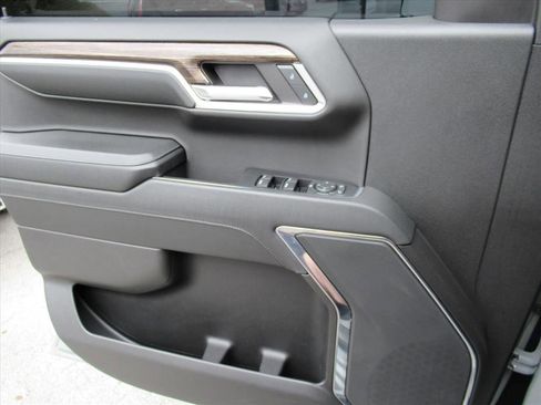 Certified 2024 GMC Sierra 1500 Elevation image 17