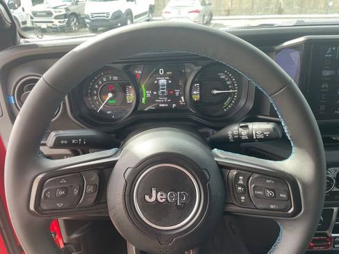 Used 2025 Jeep Wrangler Unlimited Rubicon 4xe w/ Safety Group AWD/4WD image 29