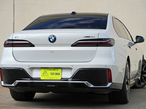Used 2023 BMW i7 xDrive60 w/ Executive Package 2 AWD/4WD image 5