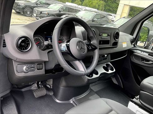 New 2025 Mercedes-Benz Sprinter 2500 image 10