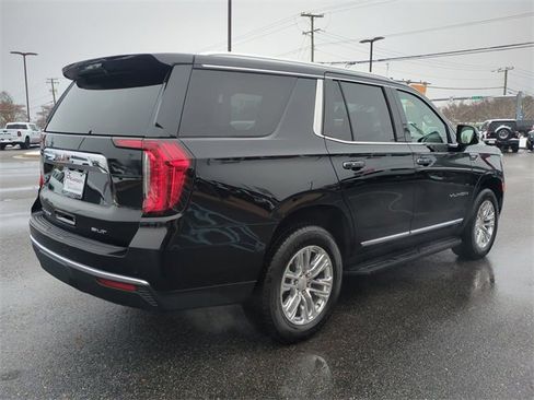Used 2024 GMC Yukon SLT w/ SLT Luxury Package image 4