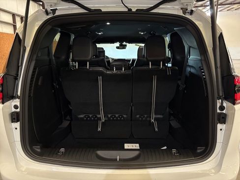 New 2026 Chrysler Pacifica Select FWD image 12