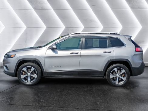Certified 2019 Jeep Cherokee Limited w/ Luxury Group AWD/4WD image 3
