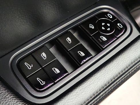 Used 2020 Porsche Cayenne AWD/4WD image 25