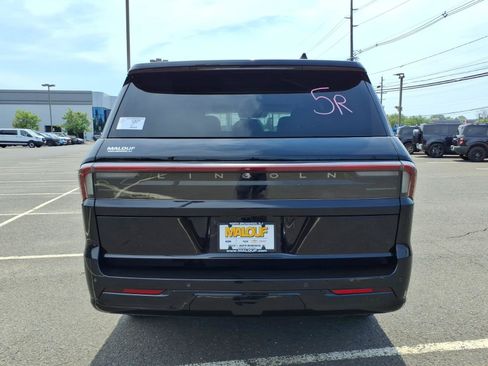 New 2027 Lincoln Navigator Premiere AWD/4WD image 5