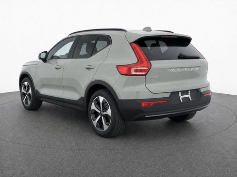 Used 2024 Volvo XC40 B5 Plus w/ Protection Package Premier AWD/4WD image 3