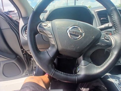 Used 2020 Nissan Pathfinder SL FWD image 20