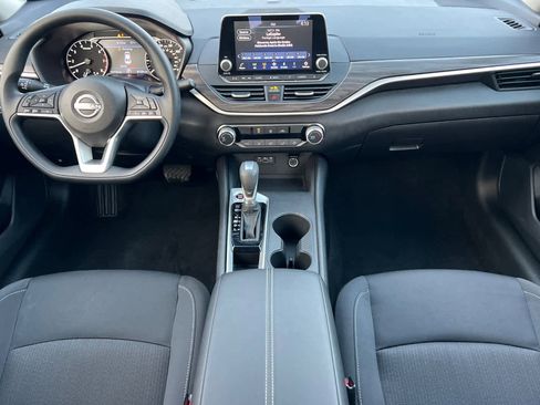 Used 2025 Nissan Altima 2.5 SV image 4