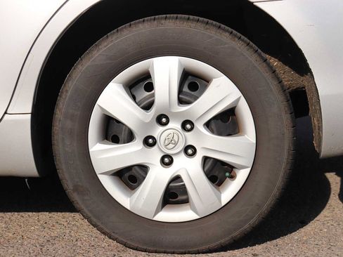 Used 2010 Toyota Camry FWD image 9