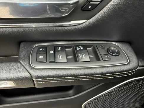Used 2019 RAM 1500 Laramie AWD/4WD image 28