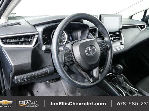 Used 2021 Toyota Corolla LE image 4