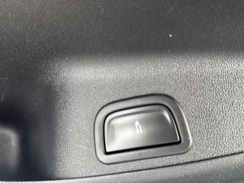 Used 2025 Chevrolet Traverse LT AWD/4WD image 14