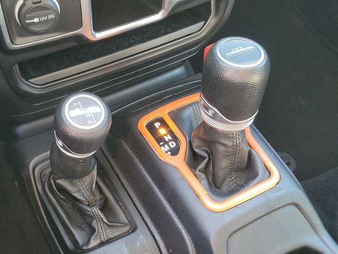 Used 2022 Jeep Gladiator Sport image 27