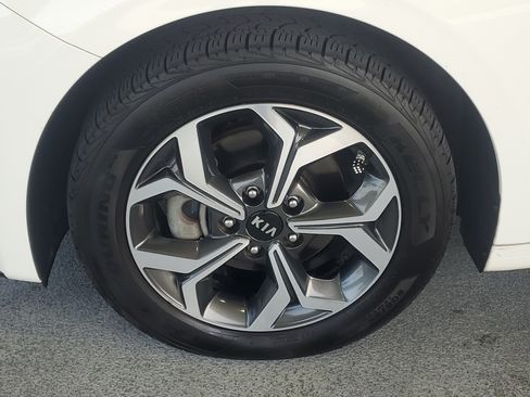 Used 2020 Kia Forte LXS FWD image 7