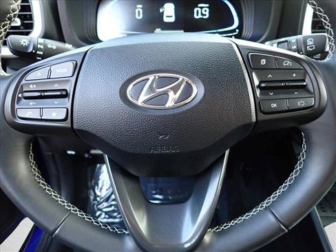 Used 2024 Hyundai Venue Limited FWD image 15