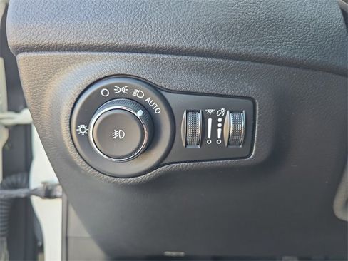 Used 2019 Jeep Compass Latitude image 23