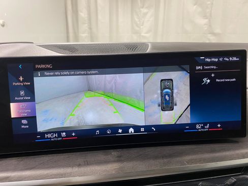 Used 2025 BMW X7 xDrive40i w/ Climate Comfort Package image 11