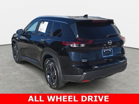 Used 2024 Nissan Rogue SV w/ SV Premium Package image 7