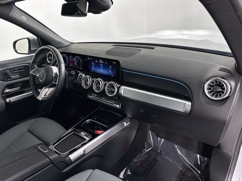 Used 2026 Mercedes-Benz GLB 250 image 28
