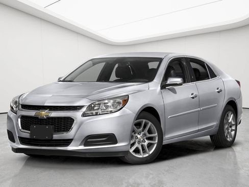 Used 2016 Chevrolet Malibu LT w/ Power Convenience Package FWD image 2