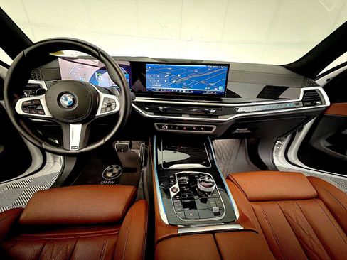 Certified 2024 BMW X7 xDrive40i w/ M Sport Package image 16