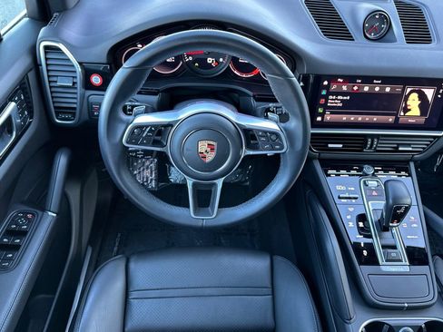 Used 2023 Porsche Cayenne Platinum Edition image 14