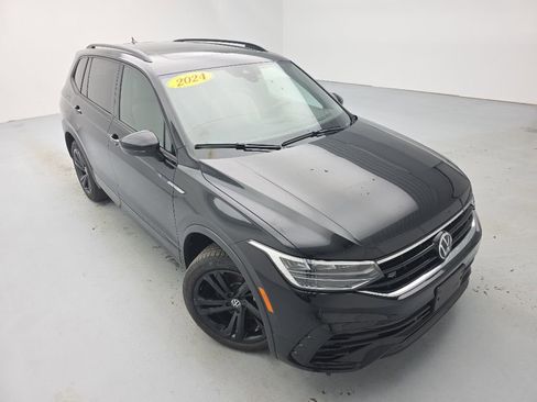 Used 2024 Volkswagen Tiguan SE R-Line AWD/4WD image 2