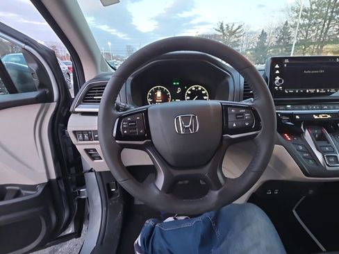 Used 2025 Honda Odyssey EX-L image 13