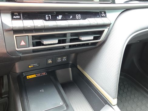 Used 2025 Toyota Camry SE FWD image 21