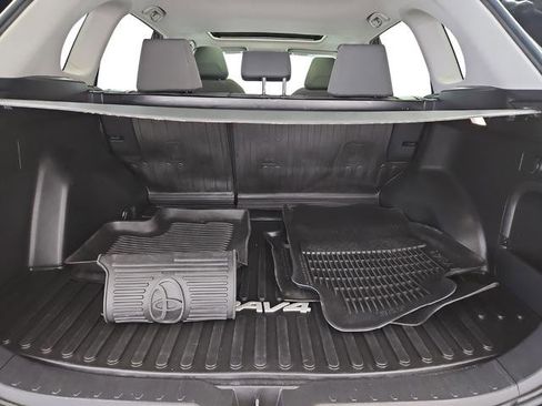 Used 2022 Toyota RAV4 XLE w/ Convenience Package image 28