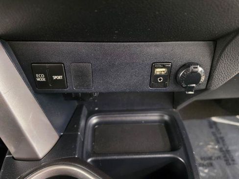 Used 2016 Toyota RAV4 LE AWD/4WD image 20
