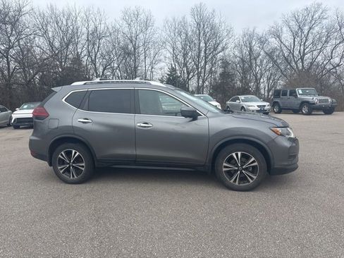 Used 2020 Nissan Rogue SV w/ Premium Package image 3