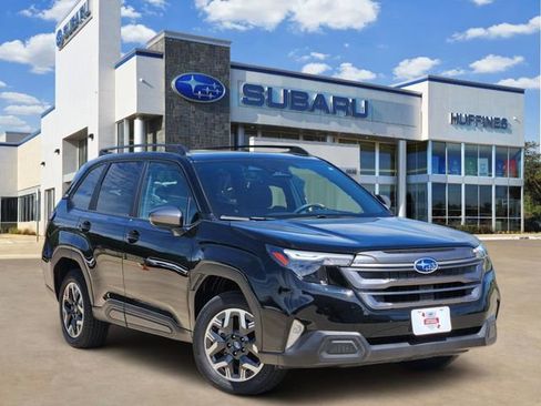 Certified 2025 Subaru Forester Premium AWD/4WD image 1