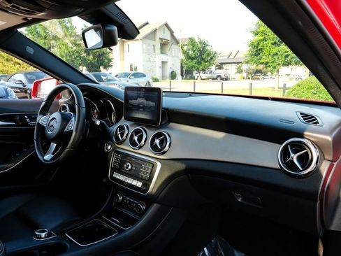 Used 2018 Mercedes-Benz GLA 250 image 8