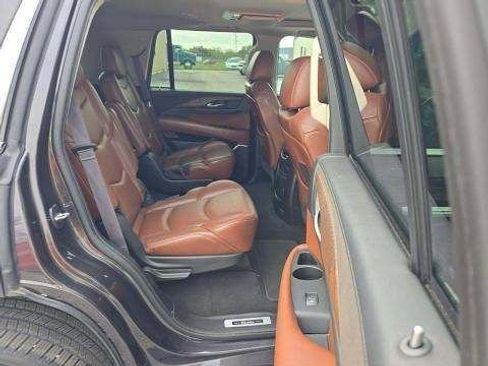 Used 2017 Cadillac Escalade Premium Luxury image 9