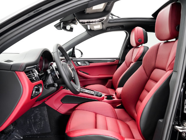 Certified 2026 Porsche Macan AWD/4WD image 6