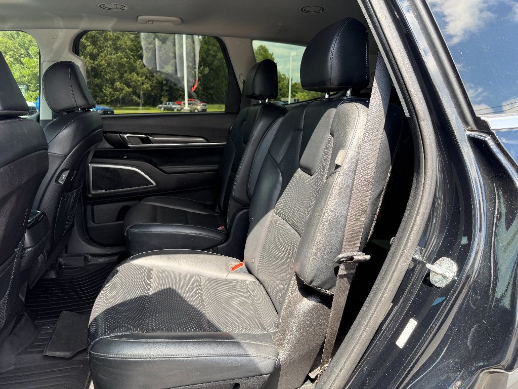 Used 2024 Kia Telluride S w/ S Sunroof Package FWD image 18