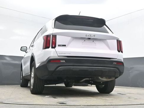 Used 2023 Kia Sorento LX image 39