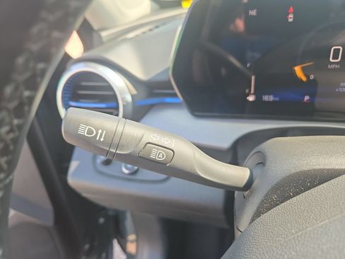 Used 2025 Chevrolet Trax LT w/ LT Convenience Package FWD image 36